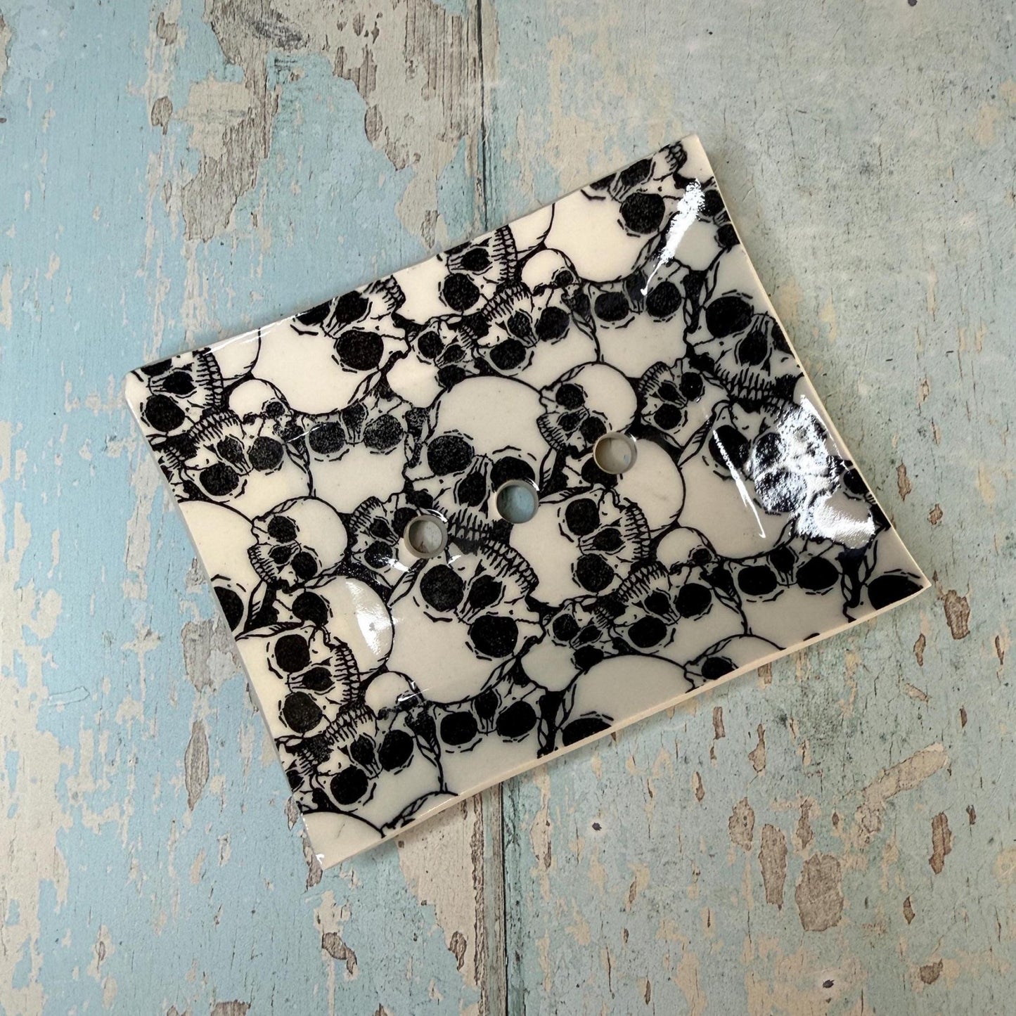 Black and White Skull Ceramic Soap Dish - FJD Ceramics