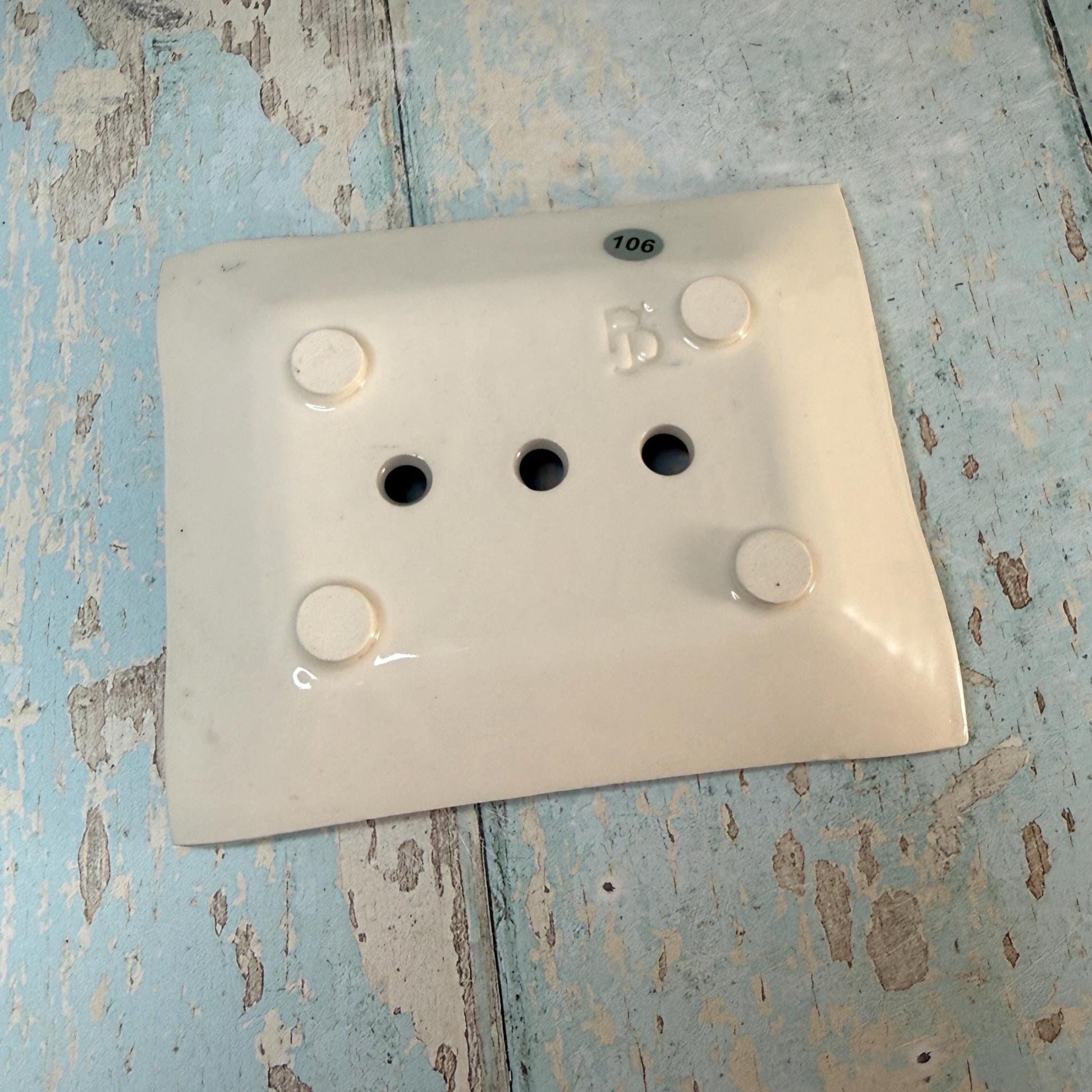 Black & White Dragonfly Ceramic Soap Dish - FJD Ceramics