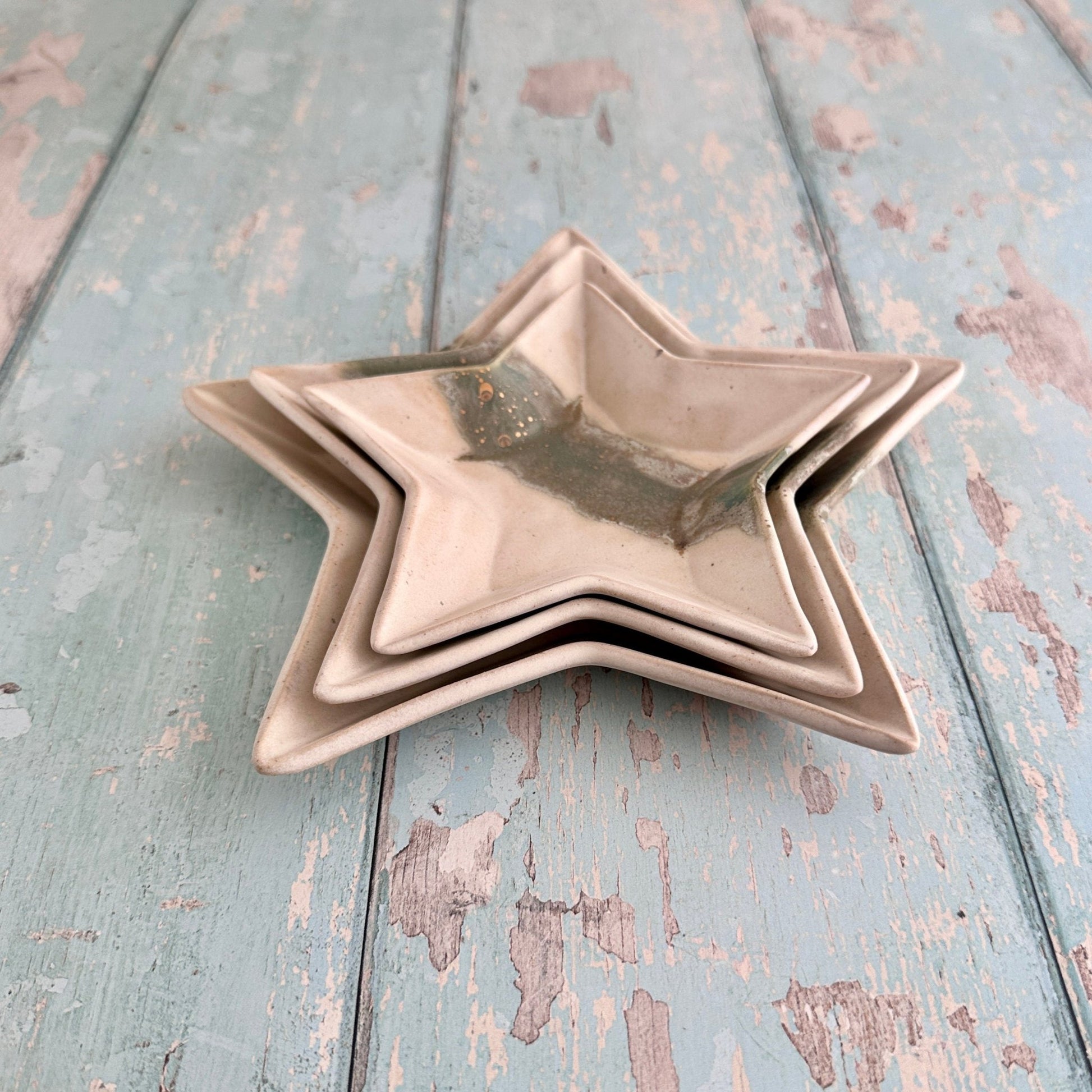 Green and Gold Star Nesting Dishes - FJD Ceramics