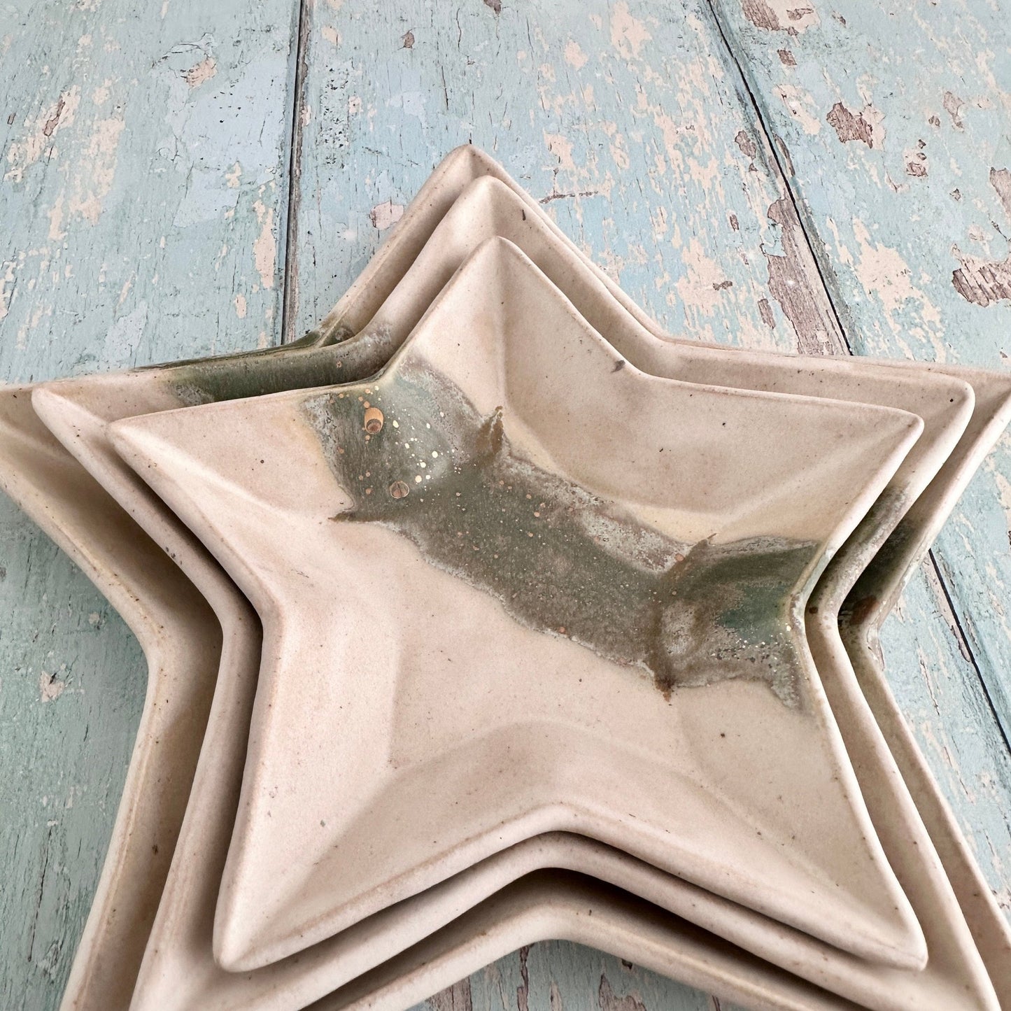 Green and Gold Star Nesting Dishes - FJD Ceramics