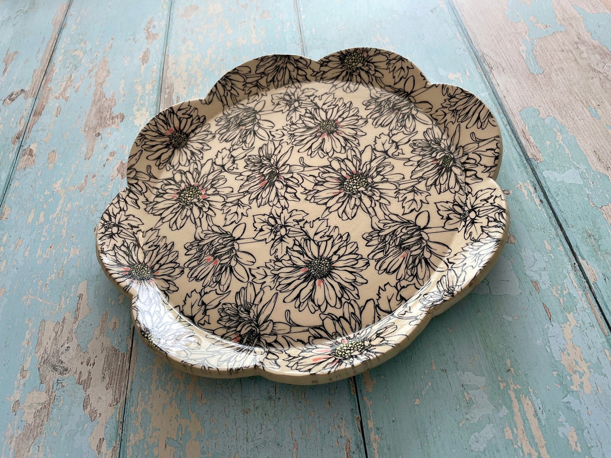 Large Daisy Plate, Floral Ceramic Platter - FJD Ceramics