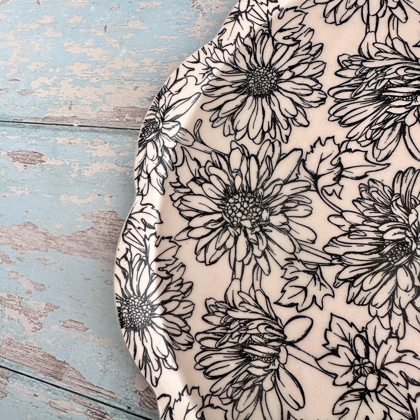 Large Daisy Plate, Floral Ceramic Platter - FJD Ceramics
